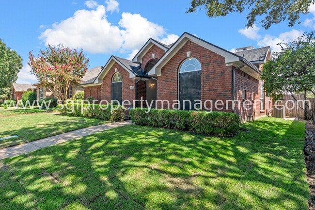 Building Photo - Gorgeous home ready for move in