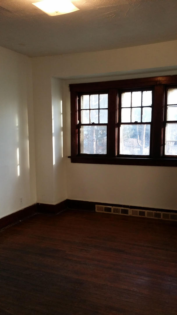 Foto del edificio - 3 bedroom 1 bath house!