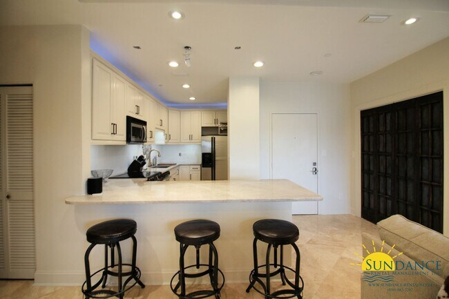 Foto del edificio - Fully Renovated and Furnished 2 Bedroom Co...