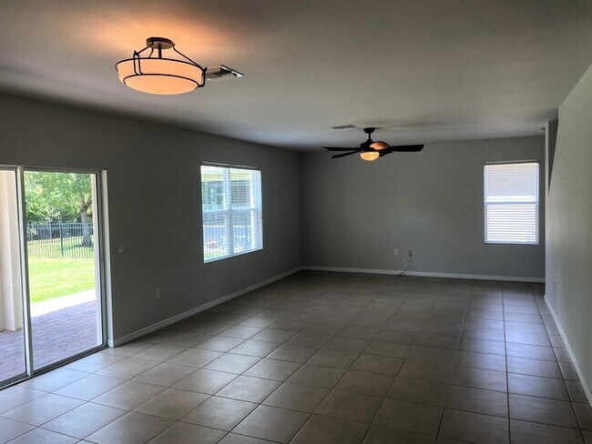 Foto del edificio - NE Cape Coral Single Family Home