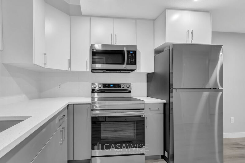 Primary Photo - 9348-9154 154 St