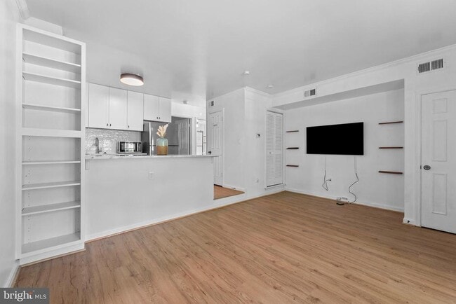 Building Photo - 2504 Fairfax Dr