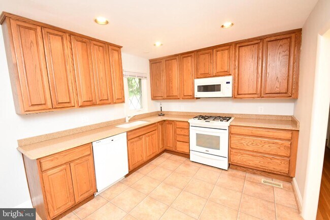 Building Photo - 6711 Bracken Ct