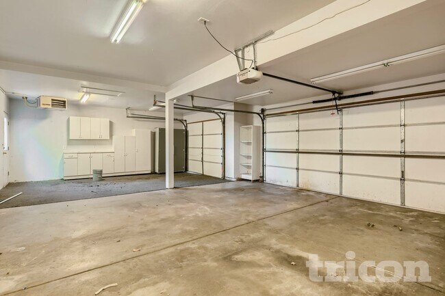 Building Photo - 2215 Sweetwater Creek Dr