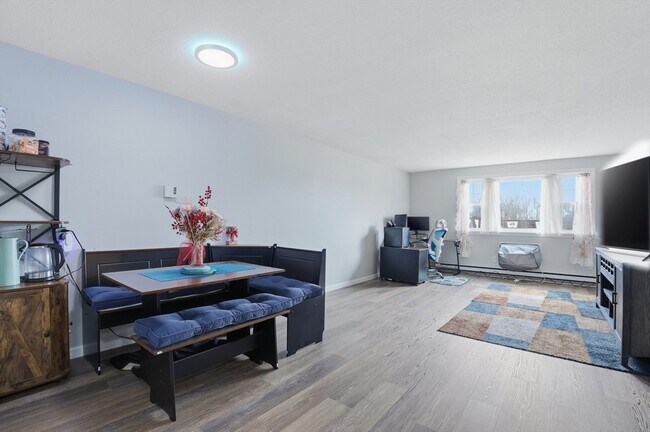 Building Photo - 180 Main St