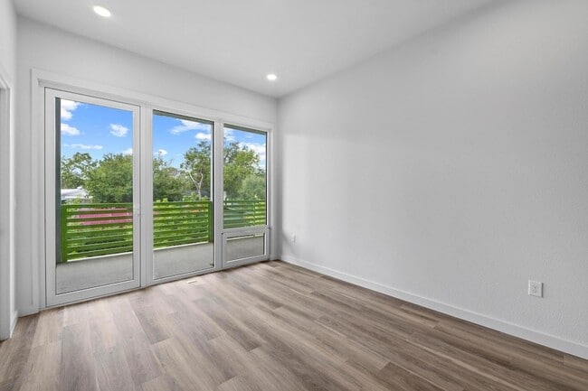Foto del edificio - 4004 Banister Ln