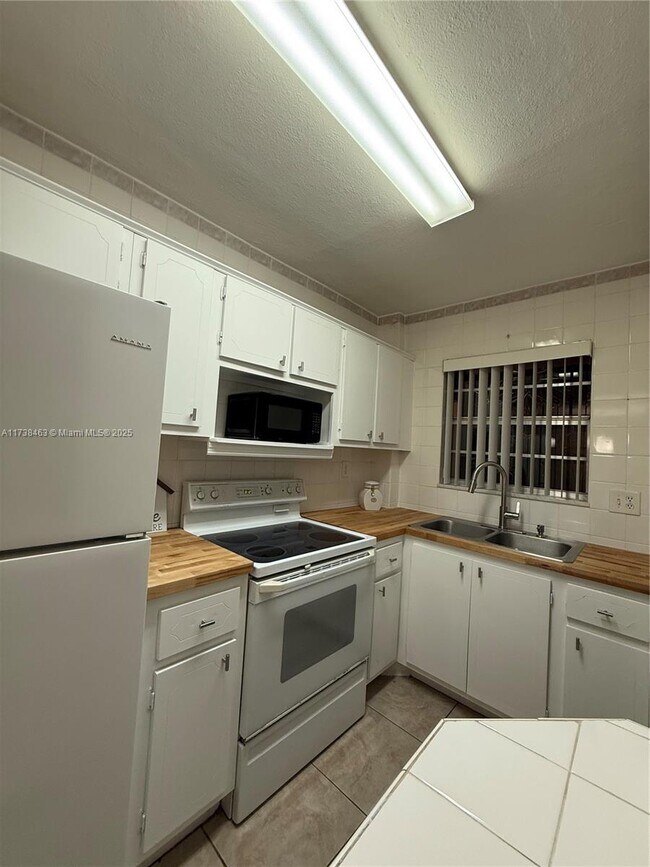 Foto del edificio - 541 Blue Heron Dr