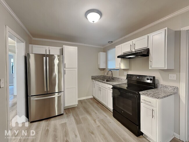 Foto del edificio - 6627 Almond Ave