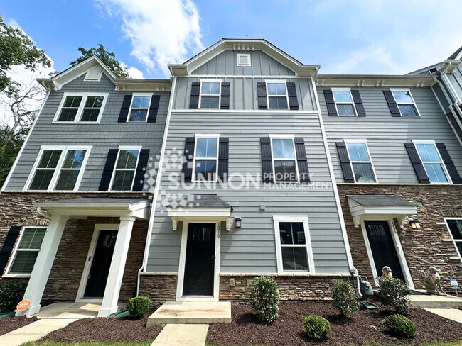 Building Photo - 3 Bedroom Townhome in Mountain Island