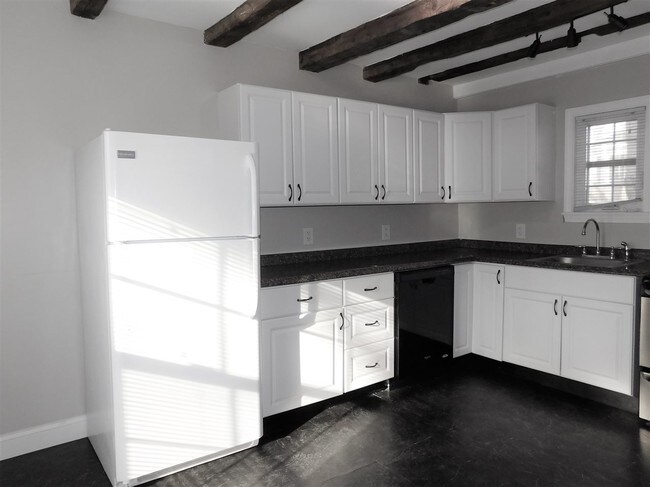 Building Photo - 5 Fern Ct