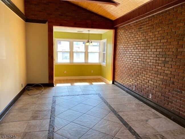 Foto del edificio - 1 Grey Rock Ave