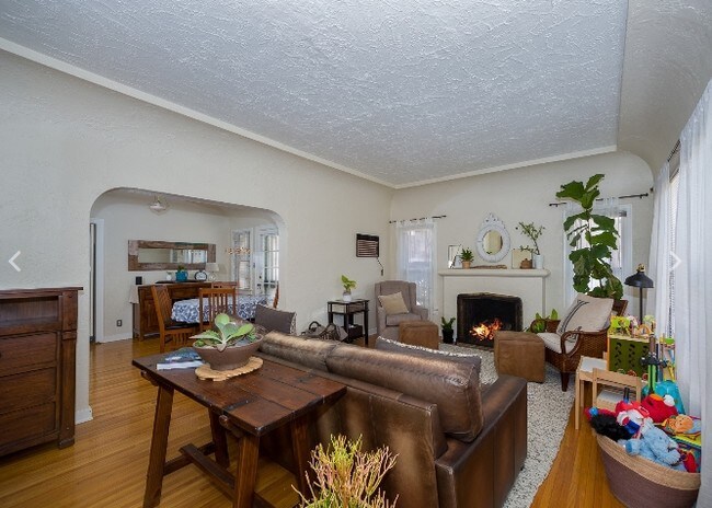 Interior Photo - Glendale Triplex
