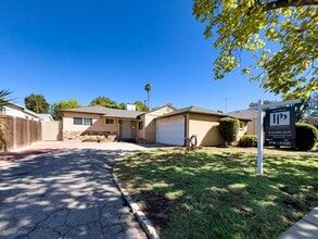 Building Photo - 6606 Balcom Ave