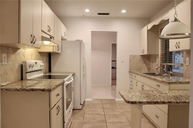 Foto del edificio - 6810 NW 70th St