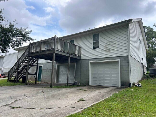 Foto del edificio - 635 Blackstone Dr