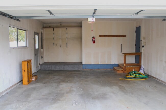 Building Photo - 2733 Debord Dr