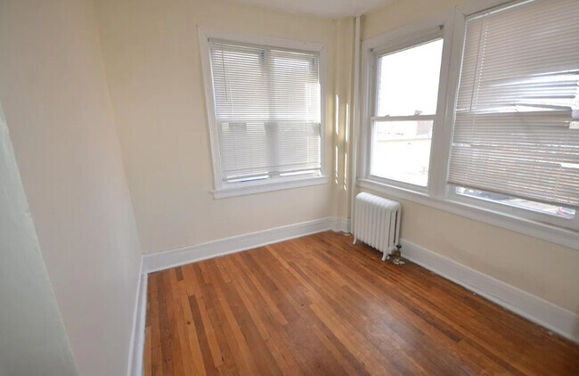 Building Photo - 245 Kelton St