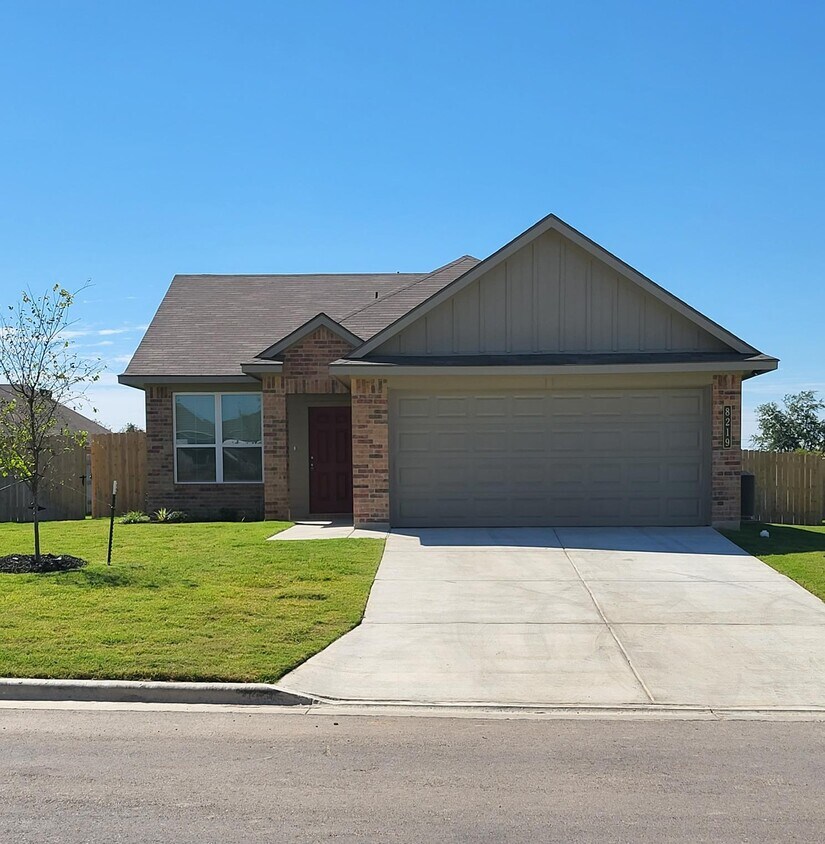 Primary Photo - 8219 Bluefield Dr