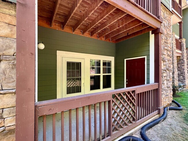 Foto del edificio - 3-Bed, 2-Bath Condo with Garage!