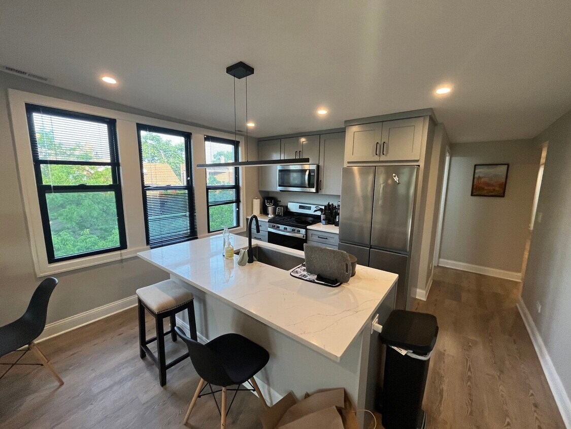 Foto principal - 1101 W Cornelia Ave