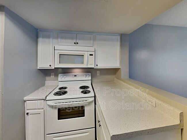 Building Photo - 2306 Fan Palm Dr