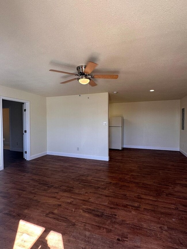 Building Photo - Cross Plains Duplexes - 225
