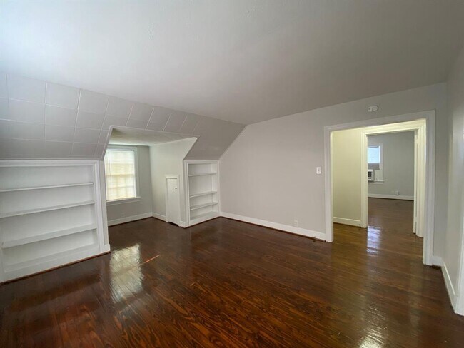 Building Photo - 2714 Carrolton St