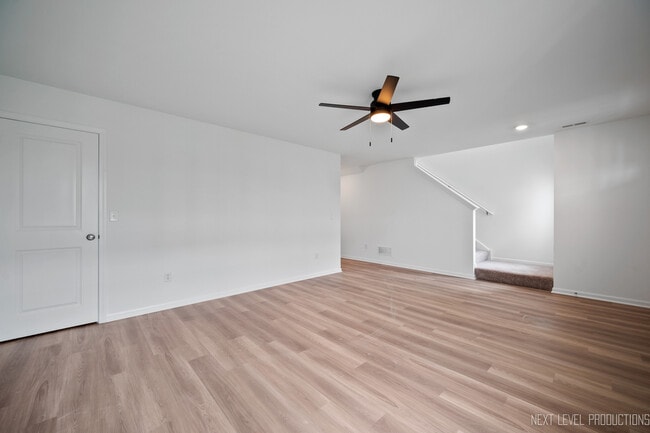 Building Photo - 227 Kingsport Dr