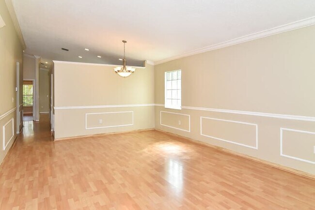 Building Photo - 241 SW 203rd Ave