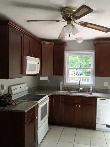 Building Photo - 48 Broadview Heights