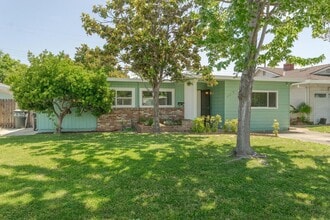 Building Photo - 2320 Barcelona Way