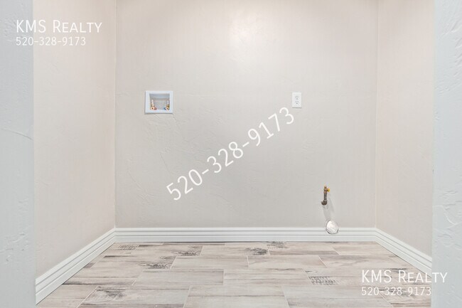 Building Photo - 821 W Glenn St