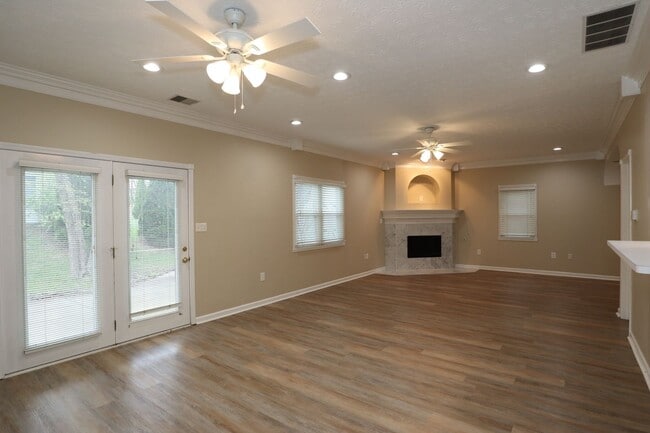 Building Photo - 4 Bedroom Carmel Home!