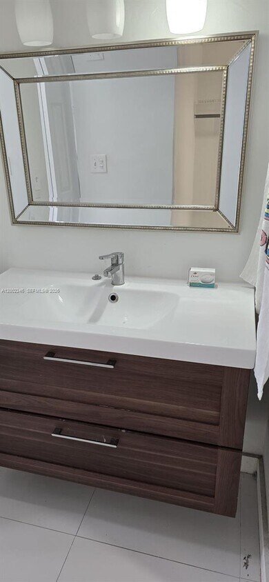 Foto del edificio - 1200 NE Miami Gardens Dr