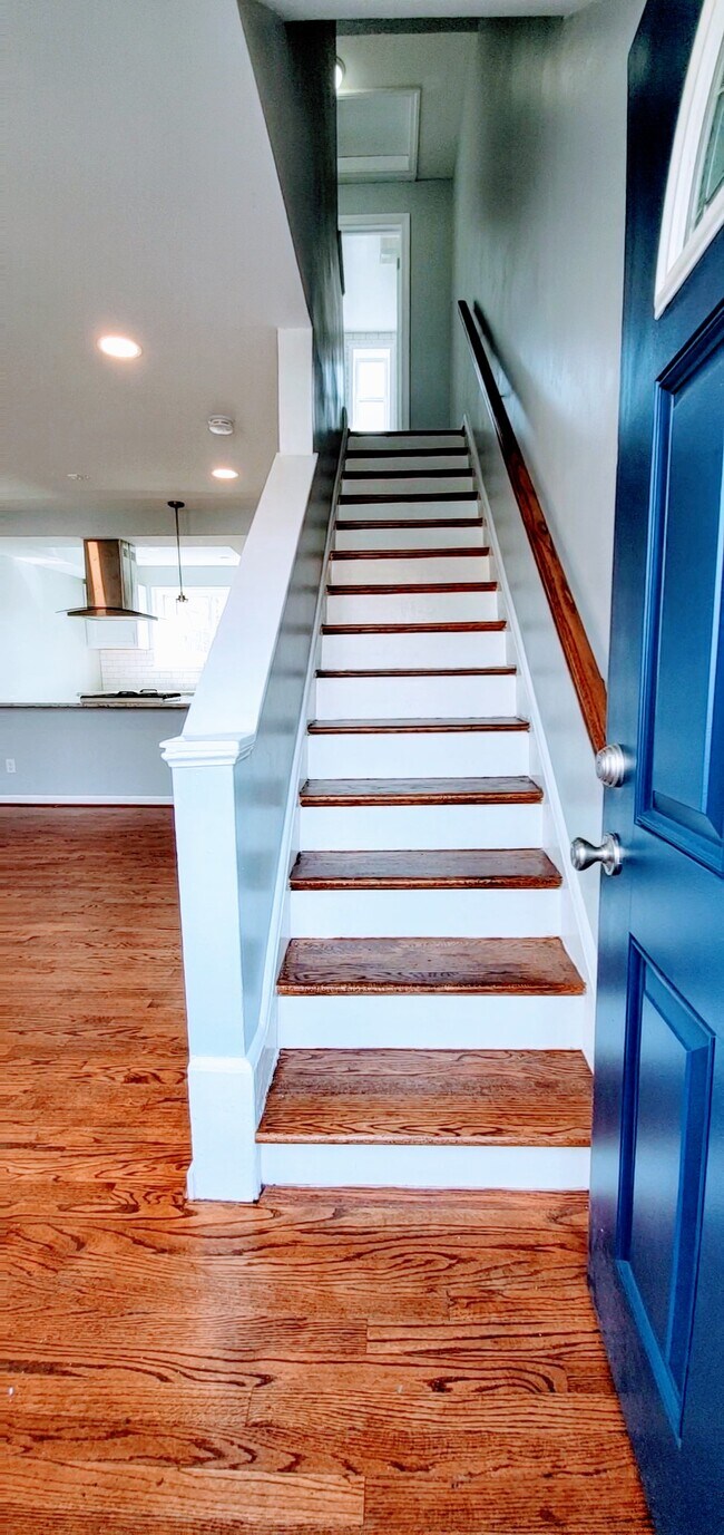 Front entrance - 4223 Gault Pl NE House