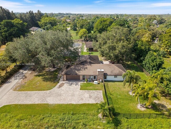 Building Photo - 12511 SW 13th St