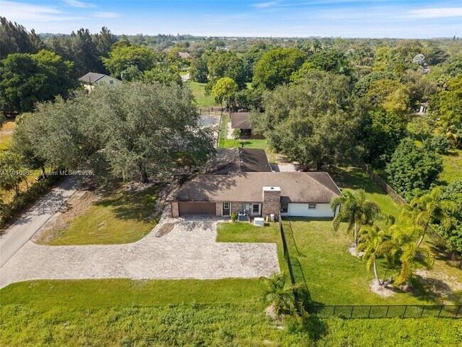 Foto del edificio - 12511 SW 13th St