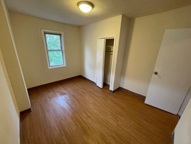 Foto del edificio - 237 W Clarkson Ave