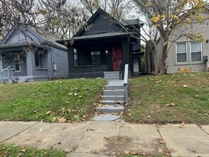 Building Photo - 2633 W Kentucky St