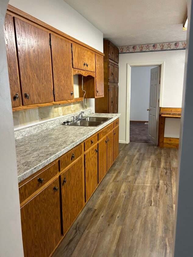 Primary Photo - 1405 Summit St