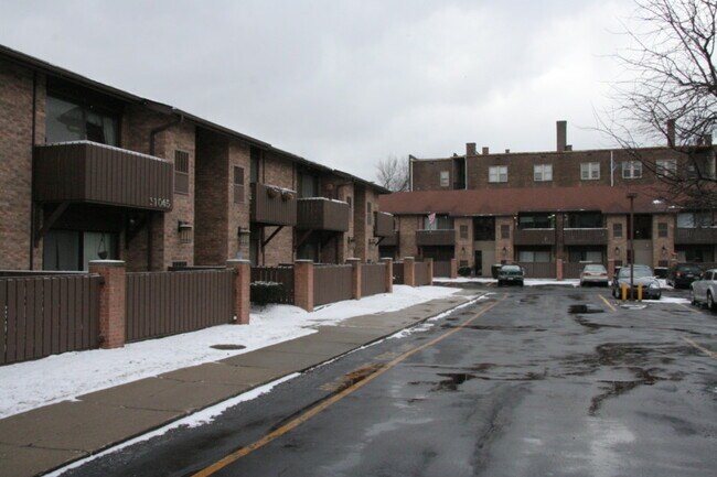 Building Photo - 11015 Lake Ave