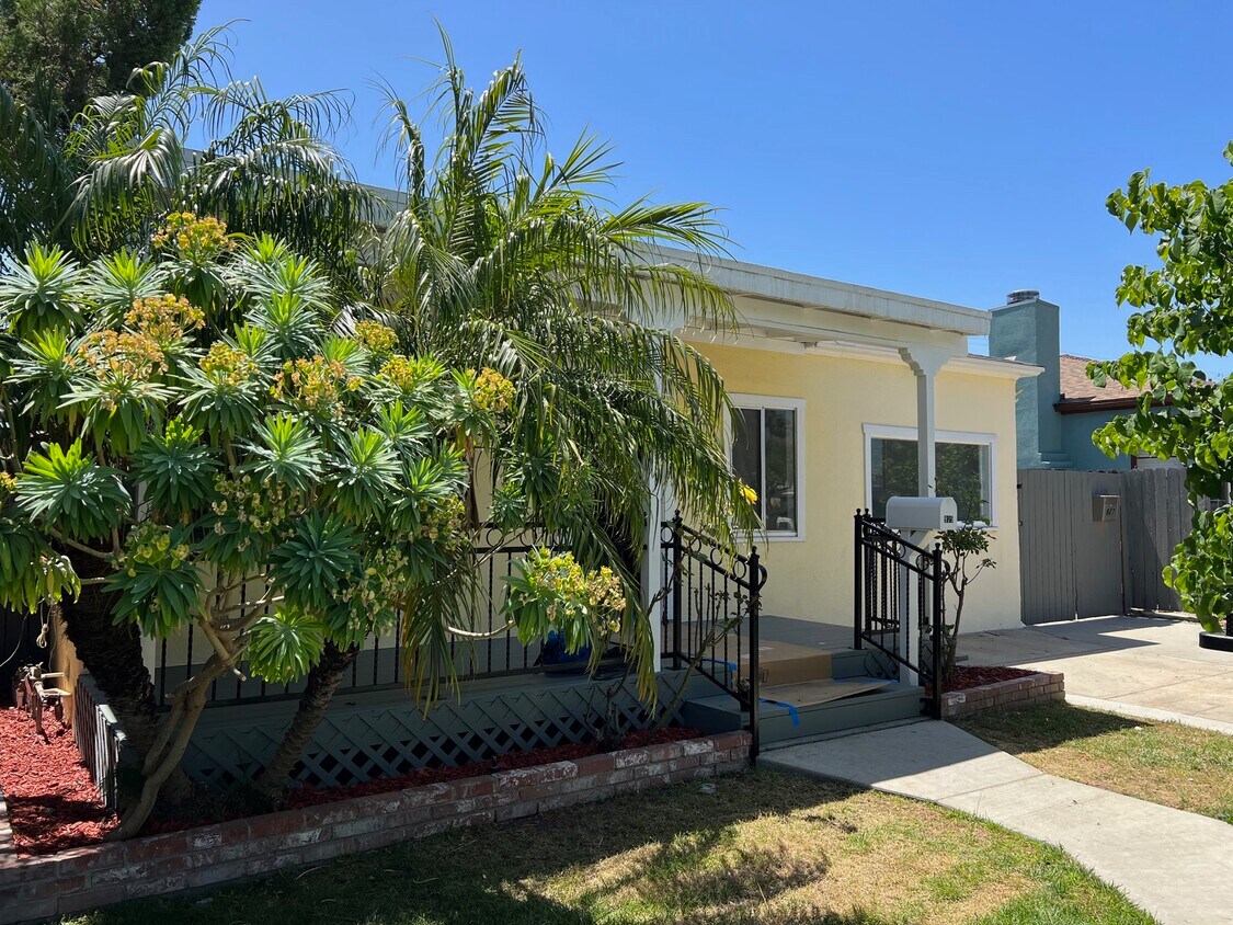 Primary Photo - 925 N Lincoln St