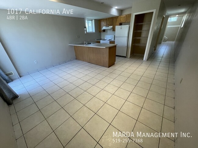 Building Photo - CHIC MODERN 4BED/2BATH HOME NEAR UNIVERSIT...