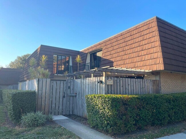 Building Photo - 306 3rd Ln