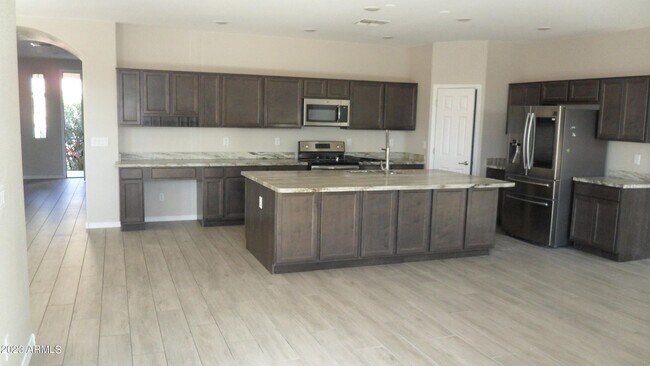 Building Photo - Large 4 Bedroom 3 Bath Home!