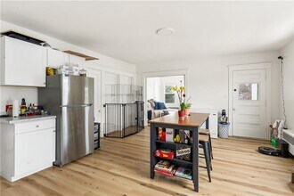 Building Photo - 19 Vale St