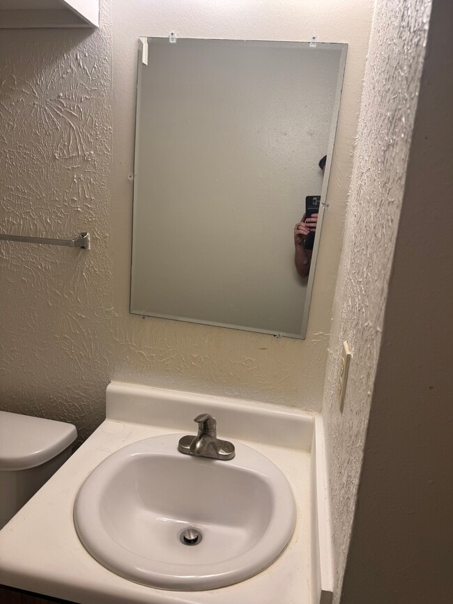 Foto del edificio - 3025 Bernice St