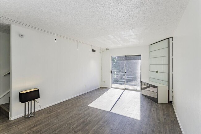 Foto del edificio - 4211 Holland Ave