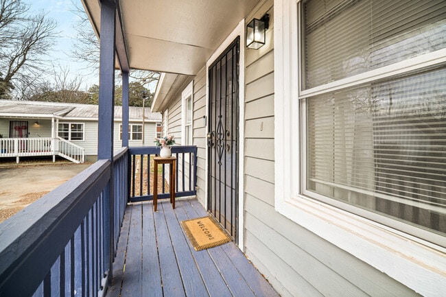 Photo - 866 United Ave SE House