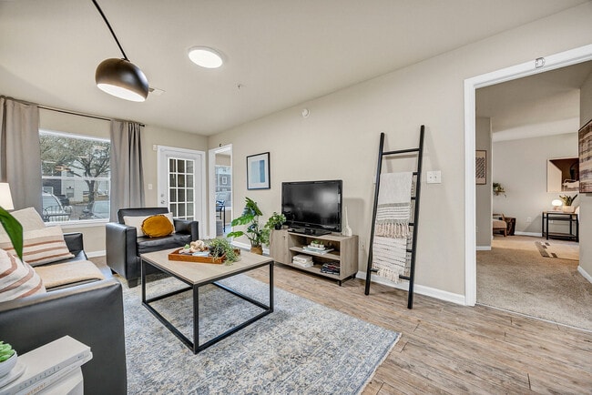 81-21 Oaks - Modelo - Sala de estar (2) - 21 Oaks